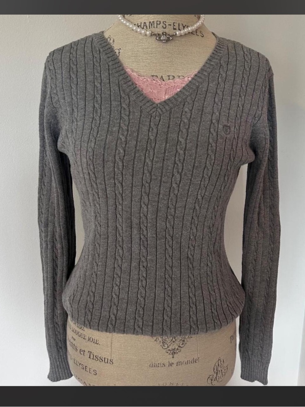 Cozy vintage early 2000s izod Gray Cable Knit V-Neck Sweater